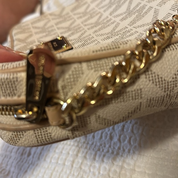 Micheal kors crossbody - Picture 4 of 5